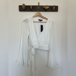 Lulu’s White Long Sleeve Wrap Crop Top